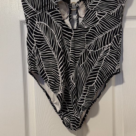 Elomi Kata Beacg Black and White Leaf Print Women's One Piece Swimsuit US 36 K/L - Picture 9 of 11